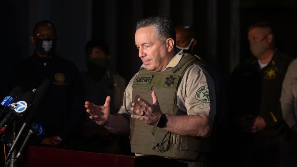 وصف مدير شرطة لوس أنجلوس أليكس فيلانويفا الفعل بأنه "جبان"