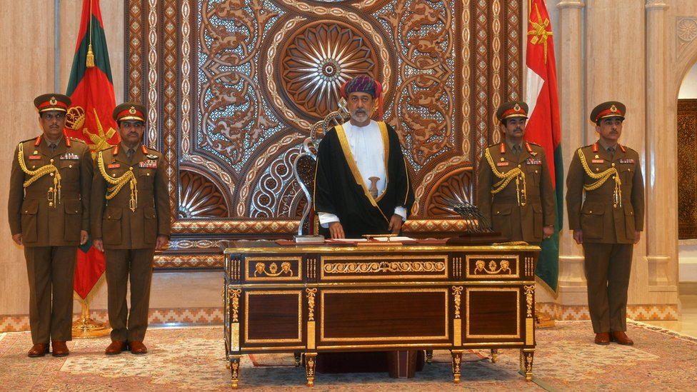 Султан Хайтам бин Тарик аль-Саид приведен к присяге перед советом королевской семьи в Маскате