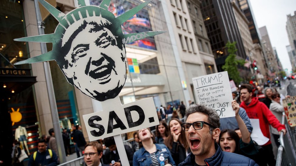 La popularidad de Macron ha crecido rápidamente en EE.UU. Protesta anti Trump