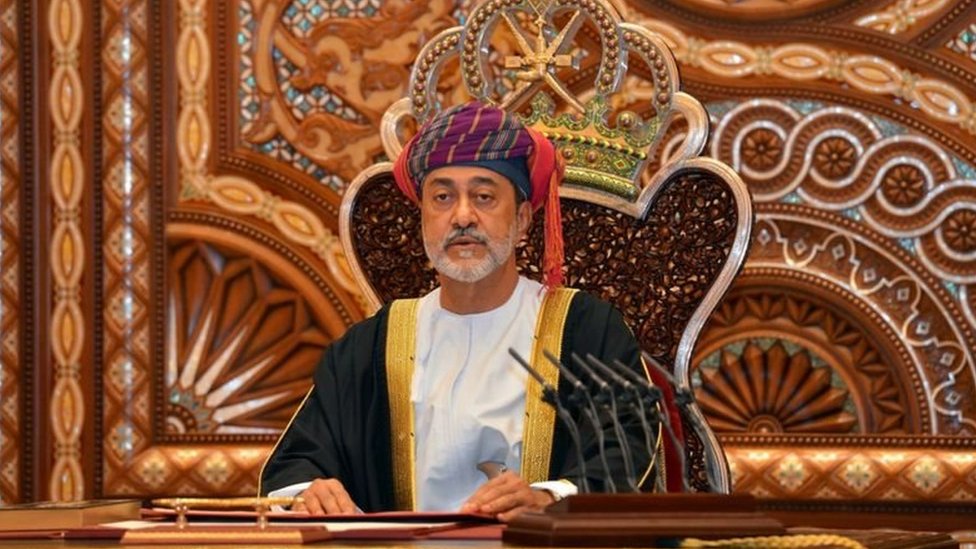 أصدر السلطان هيثم بن طارق مراسيم تقضي بإجراء تغييرات عدة منذ توليه السلطة