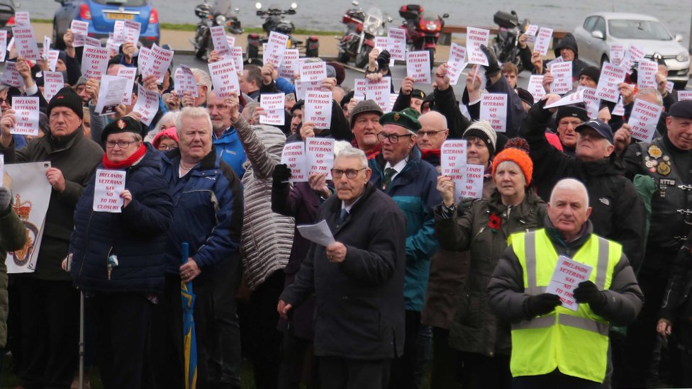 Ветераны протестуют перед домом Беннет, Портраш, графство Антрим