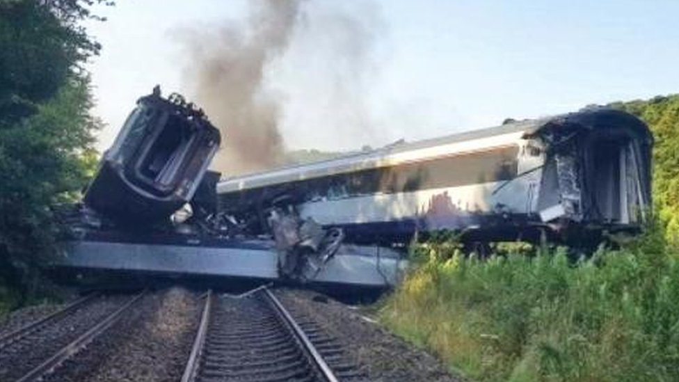 Three Dead After Passenger Train Derails Near Stonehaven Bbc News - amtrak roblox trains