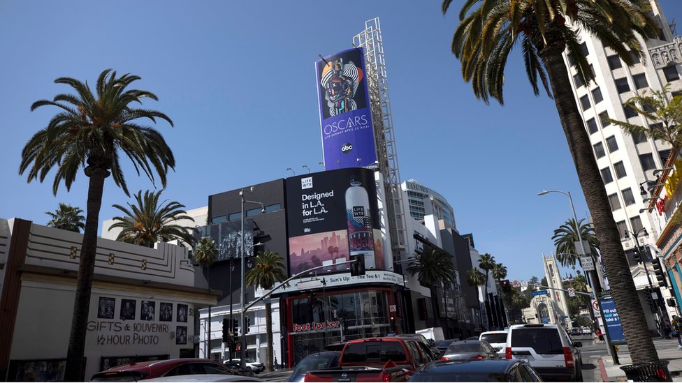 Los Angeles'ta Oscar billboardları asılı
