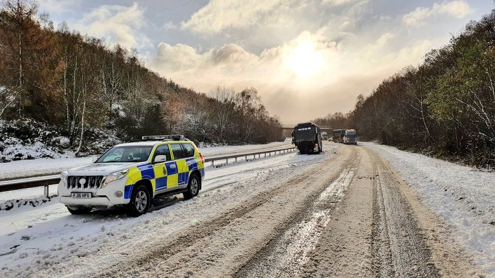 Storm Arwen Drivers stranded as snow hits Derbyshire