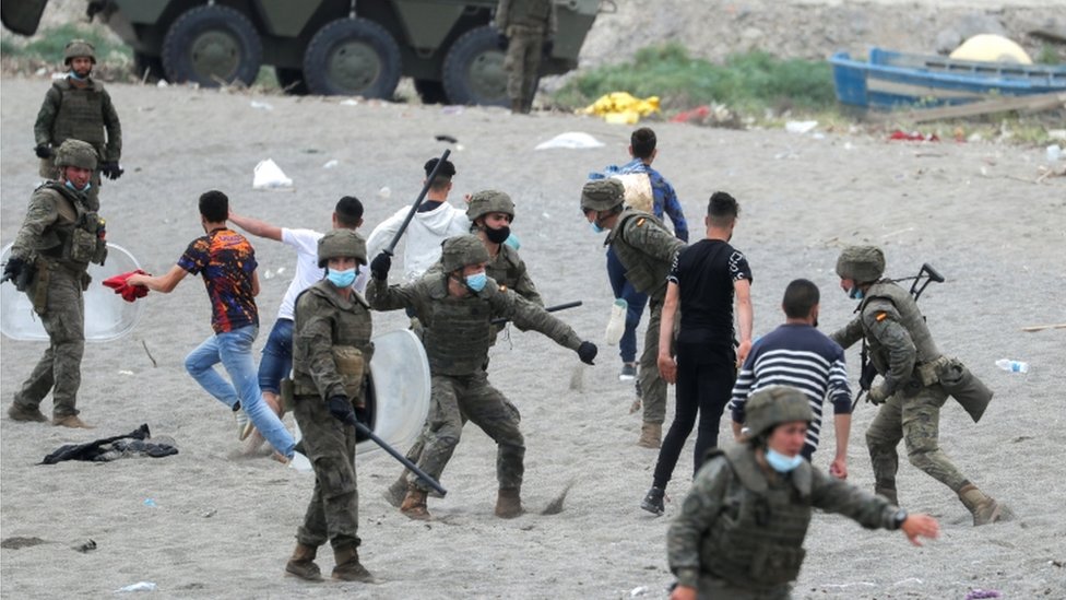 Ceuta: Spain sends troops as 8,000 migrants enter enclave