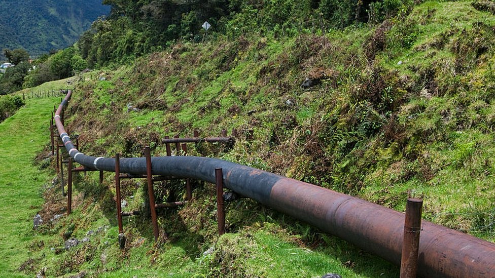 Sistema de Oleoducto Transecuatoriano en Cuyuja, Ecuador.