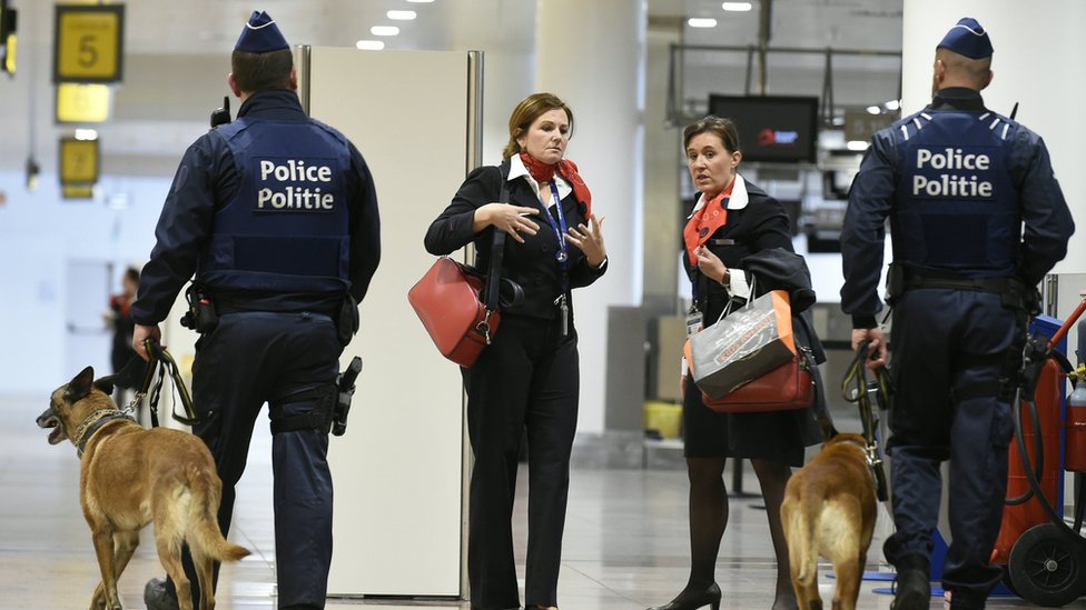 Полицейский патруль Брюссельского аэропорта