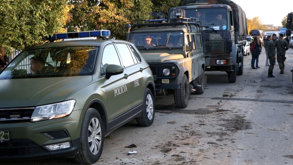Силы безопасности Косово (KSF) прибывают после землетрясения силой 6,4 балла в городе Дуррес в Албании, 26 ноября 2019 г.