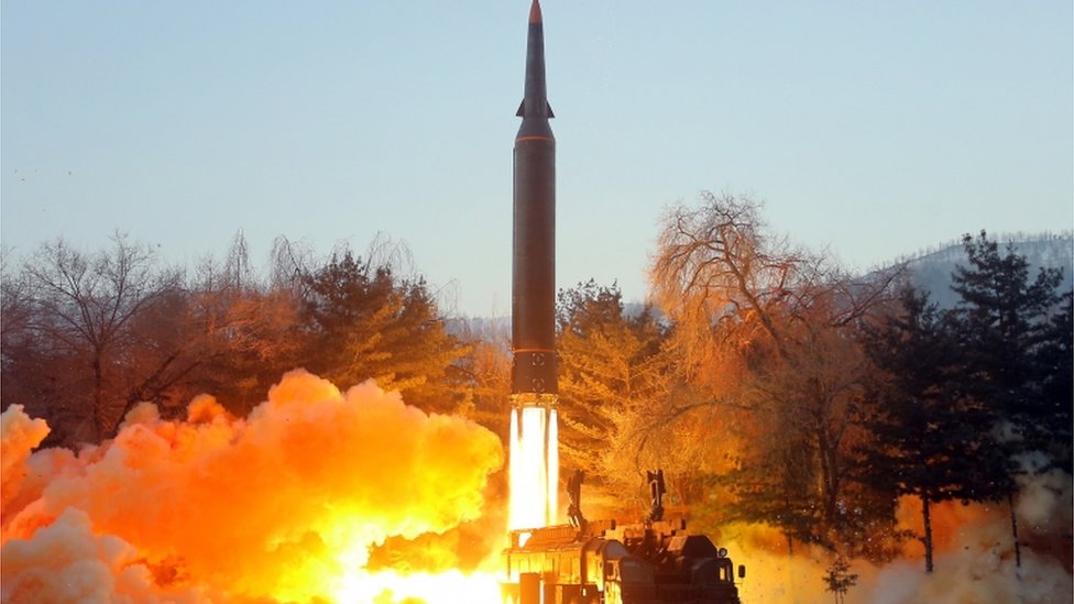 Prueba de lanzamiento de misil hipersónico en Pyongyang, Corea del Norte, en enero de 2022.