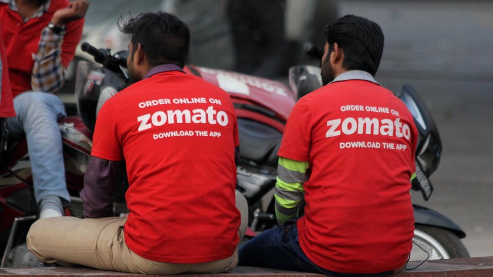 Два драйвера доставки Zomato