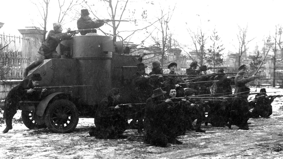 Artillería pesada en pleno Moscú. Revolución Rusa, 1917