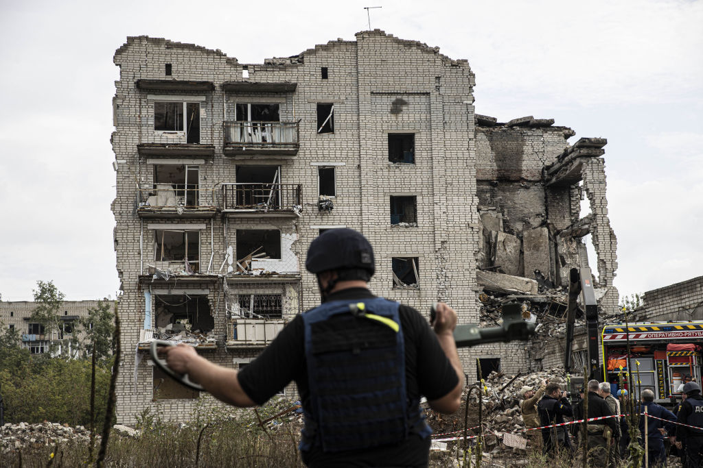 Edificio destruido en Izium, una de las ciudades de la región de Járkiv que han sido recuperadas por las tropas ucranianas