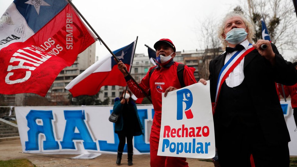 Chilenos protestan contra constitución