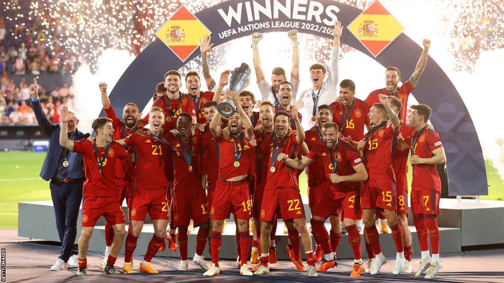 أسبانيا ترفع كأس دوري الأمم الأوروبية
