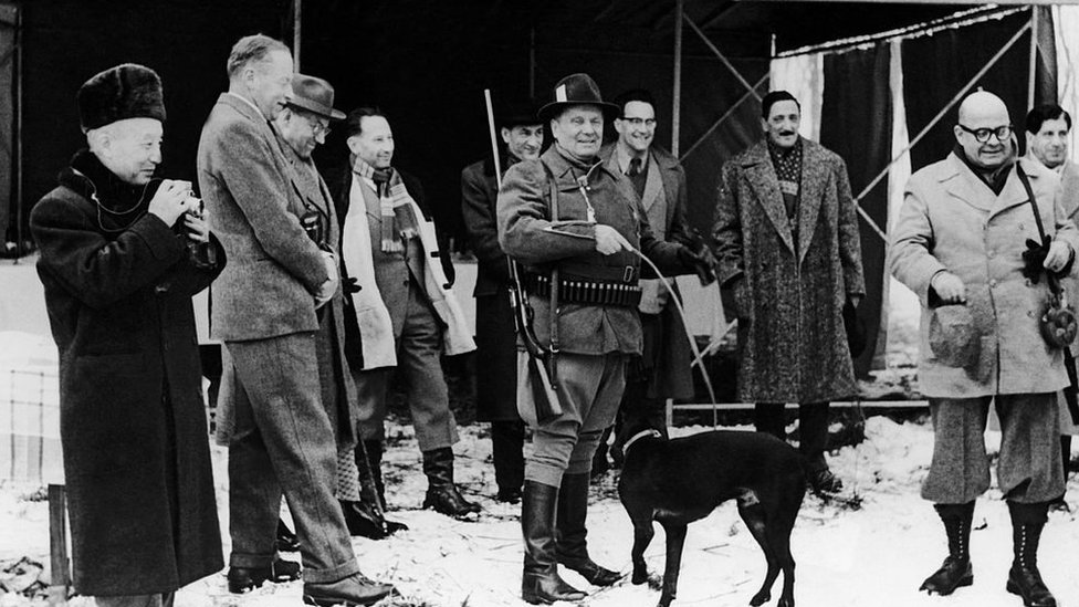 Tito u Karađorđevu 1957. sa ambasadorima