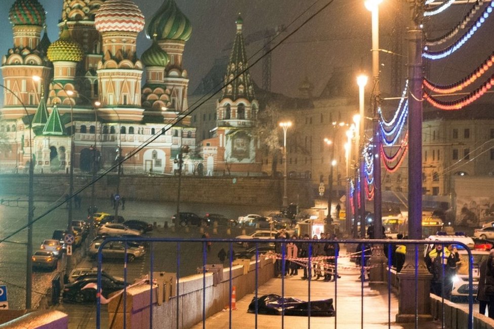 Boris Nemtsov killing: Supporters march in Moscow - BBC News