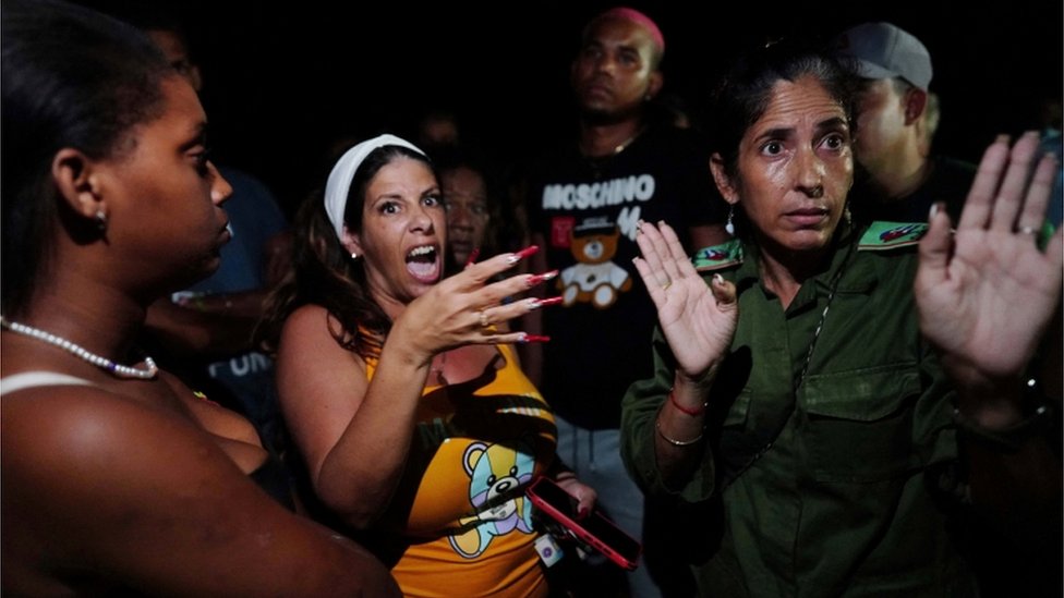Cubanos protestan contra los cortes eléctricos
