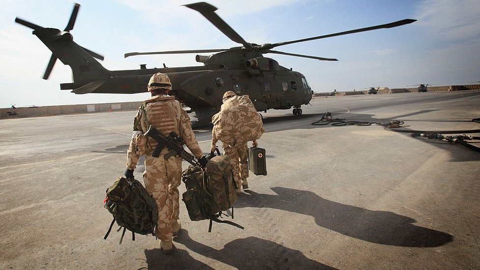 Британские войска в аэропорту Басры недалеко от Басры, Ирак
