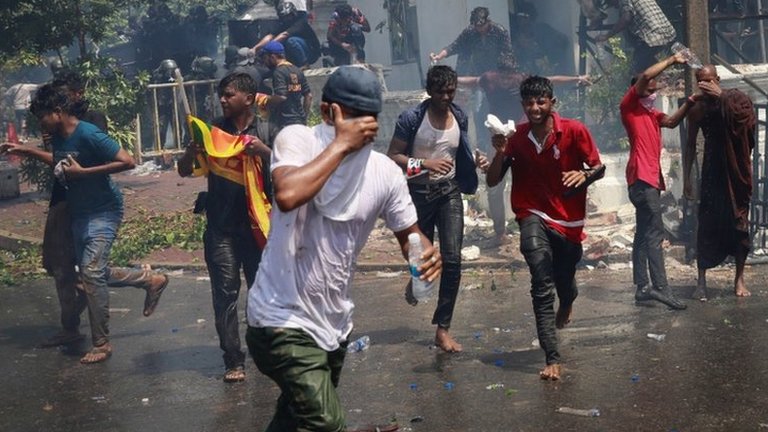 Sri Lanka PM tells military to do whatever necessary to restore order