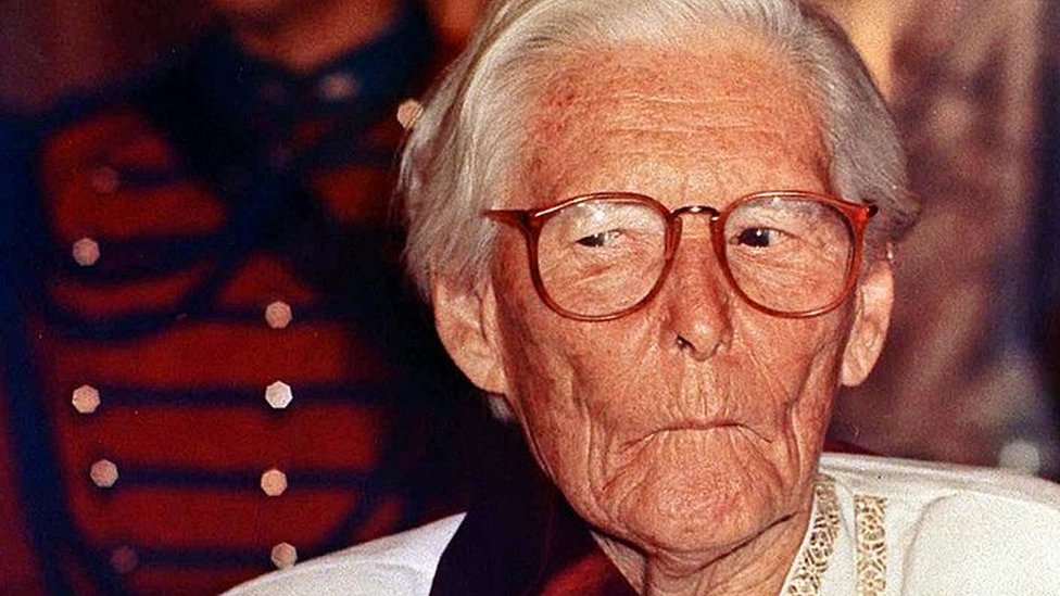 María Reiche murió en 1998 en Lima y hasta ahora es querida y conocida en Perú como la "Dama de Nasca". María Reiche