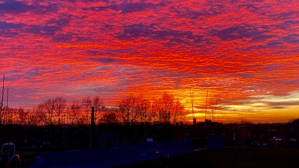 Amazing pictures of stunning sunset show colourful sky created by
