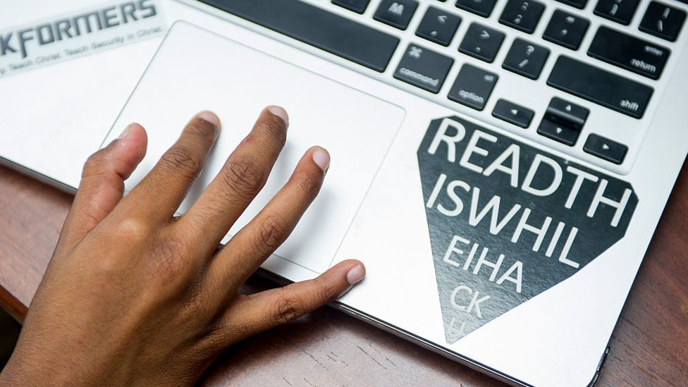 Se define como un "ciberninja" y muchos le consideran una estrella prometedora de la ciberseguridad. Reuben Paul