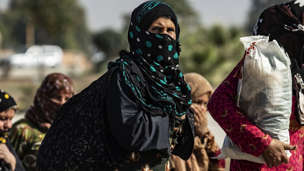 لاجئون أكراد يفرون من مناطق المعارك