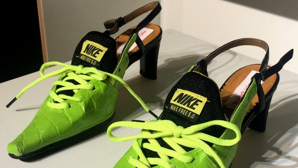 Лаймово-зеленые кроссовки на каблуке