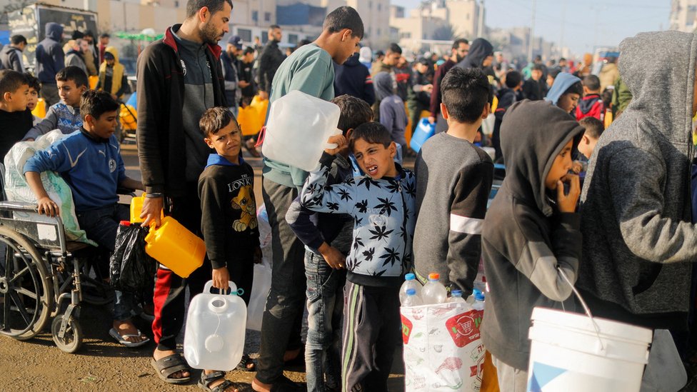 Palestinci u redu za vodu