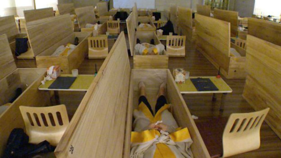 Sala de una empresa en Corea del sur que organiza funerales para vivos.