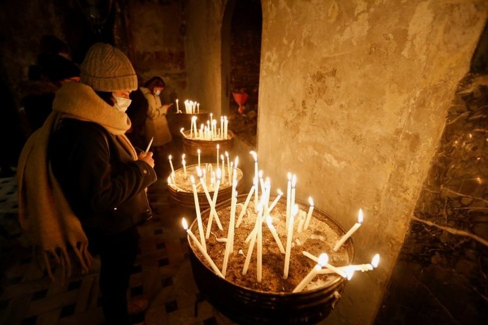 土耳其，伊斯坦布爾，平安夜祈禱的天主教信徒