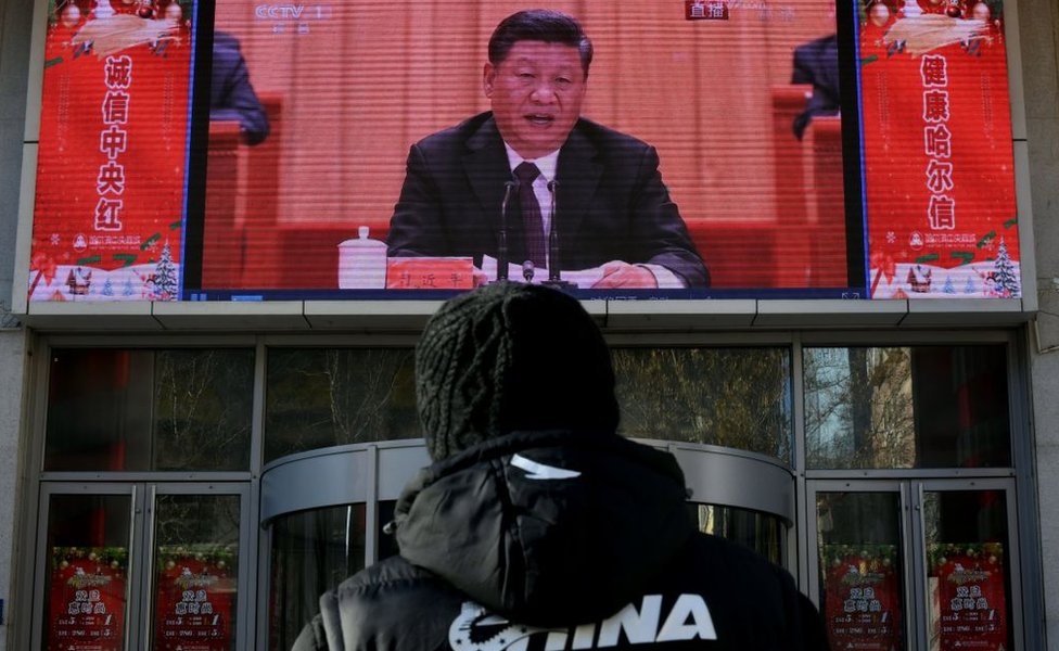 Xi Jinping en una pantalla.