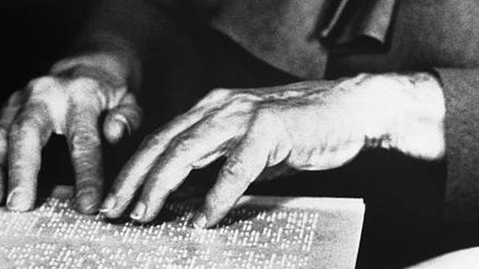 القراءة بطريقة برايل