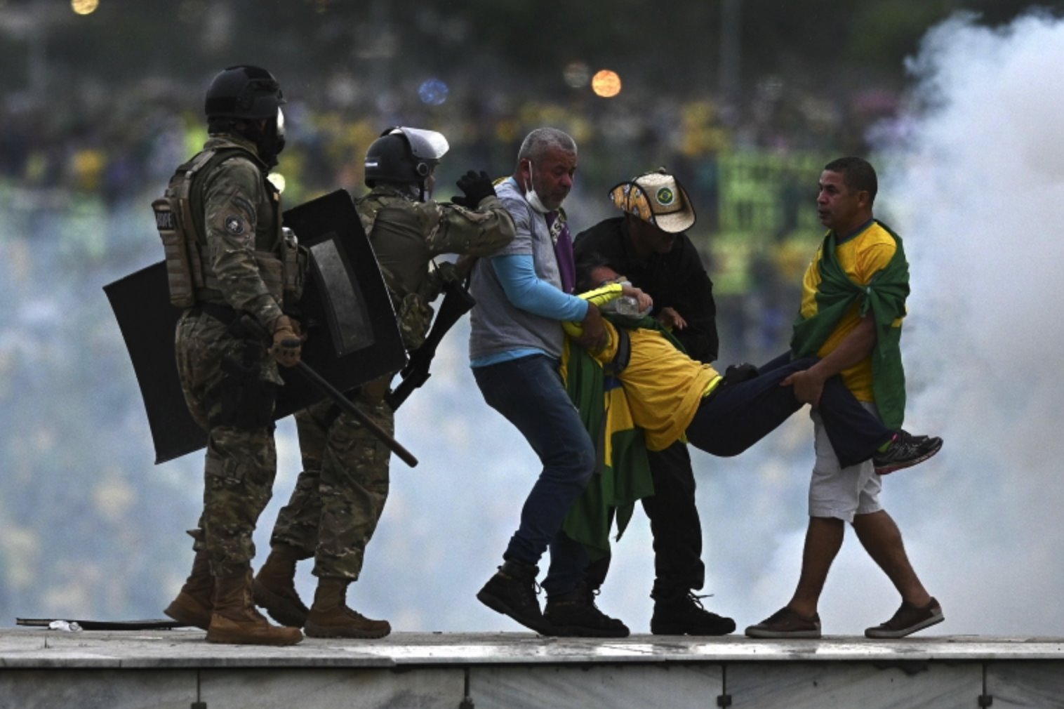Homem em protesto em Brasilia
