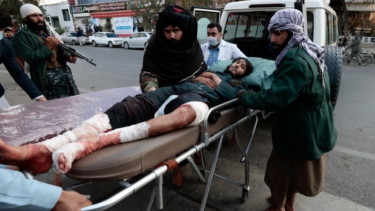More than 20 killed in attack on Kabul military hospital - BBC News