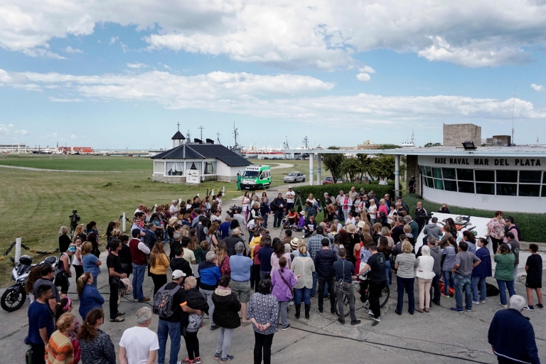 El gobierno confirmó que la espera entra en horas críticas. Familiares esperan a los tripulantes del ARA San Juan