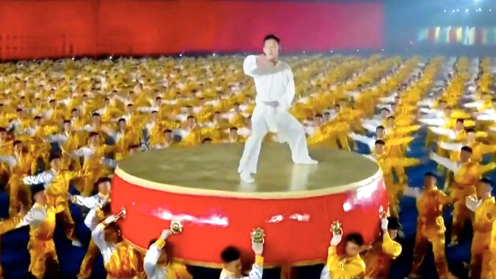 China's new year gala: Martial arts and patriotism