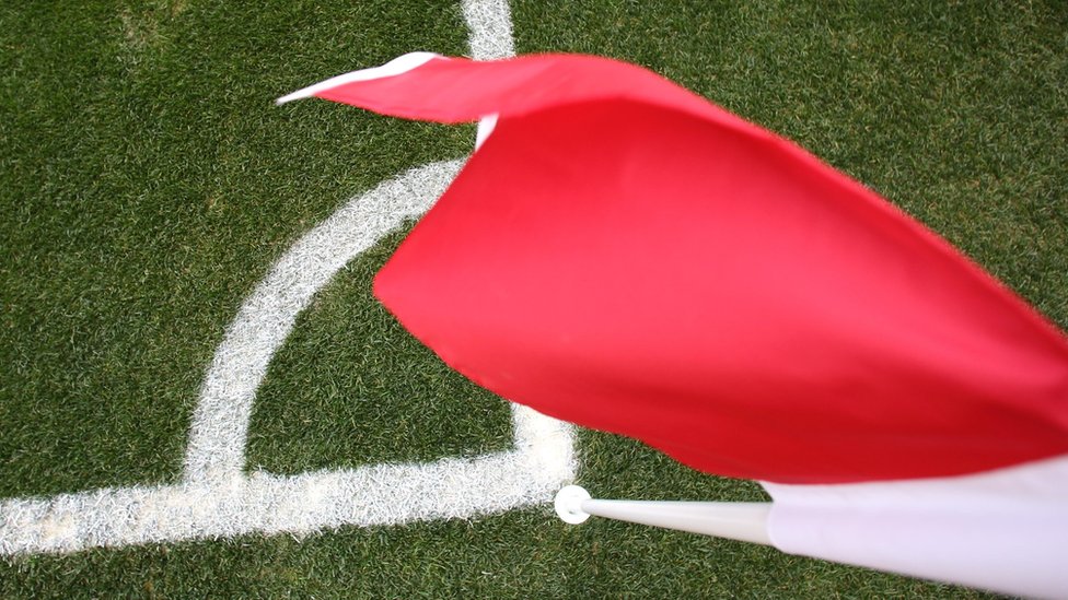 Banderín en el tiro de esquina
