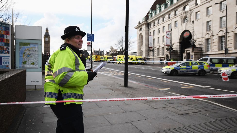 Scotland Yard señaló que conocía a Butt, pero no había encontrado suficiente evidencia para arrestarlo o continuar con su seguimiento. Policía