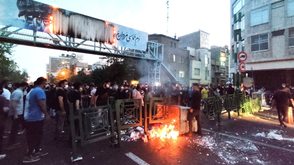 Foto de una de las protestas registradas en Irán tras la muerte de Mahsa Amini.