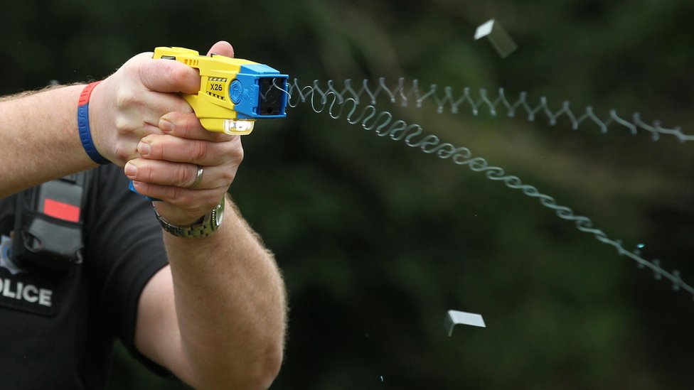 Volunteer police officers to be armed with Taser stun guns
