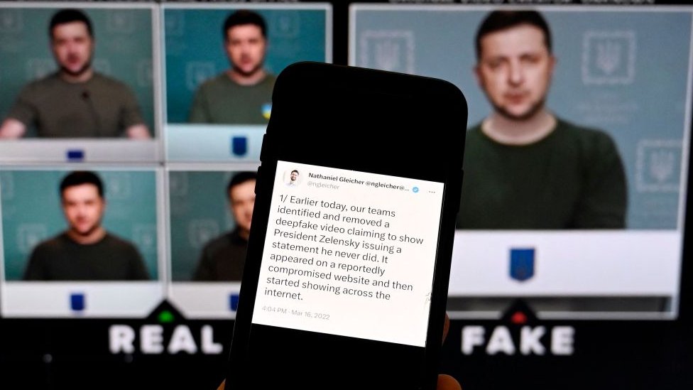 Imagen de un grupo de investigadores que reveló el video falso de Volodymyr Zelensky.