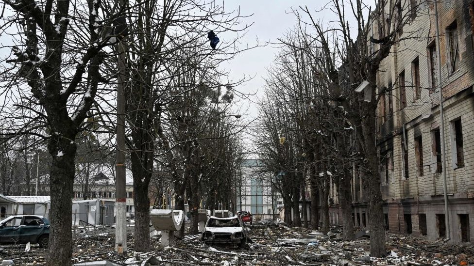 Una calle de Kiev tras el ataque a una instalación militar.