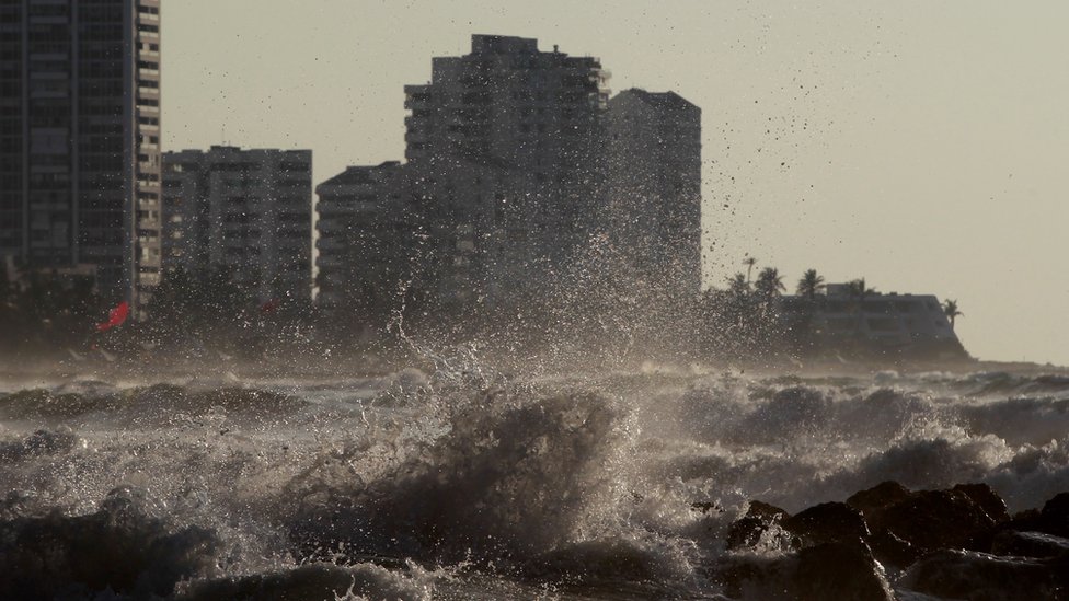 Mar revuelto en Cartagena por el huracán Iota
