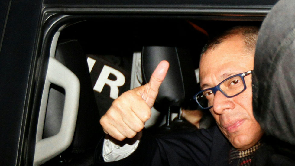 Jorge Glas al arribar a la cárcel en Quito el lunes. En agosto pasado el Congreso le quitó los fueros para que pueda ser procesado. Jorge Glas al arribar a la cárcel en Quito el lunes