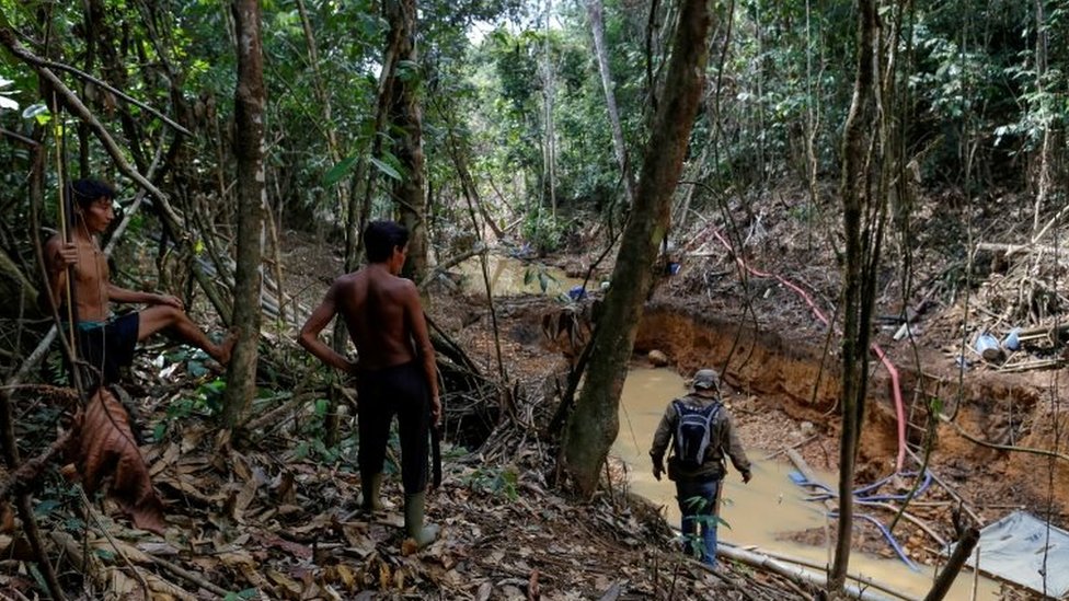 Operação contra garimpo ilegal em terra Yanomani, na Amazônia