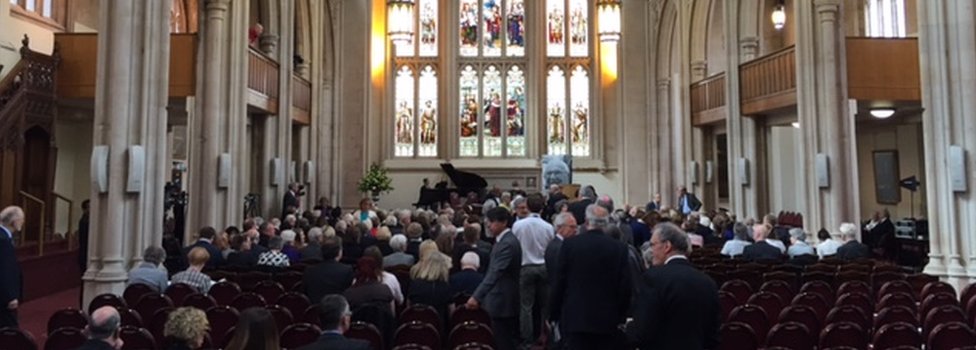 Nicholas Winton memorial service honours Holocaust hero - BBC News