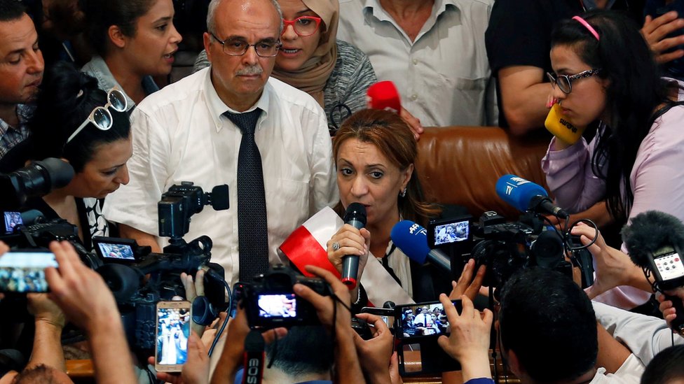 سعاد عبدالرحيم أهدت الفوز إلى نساء تونس في كل مكان