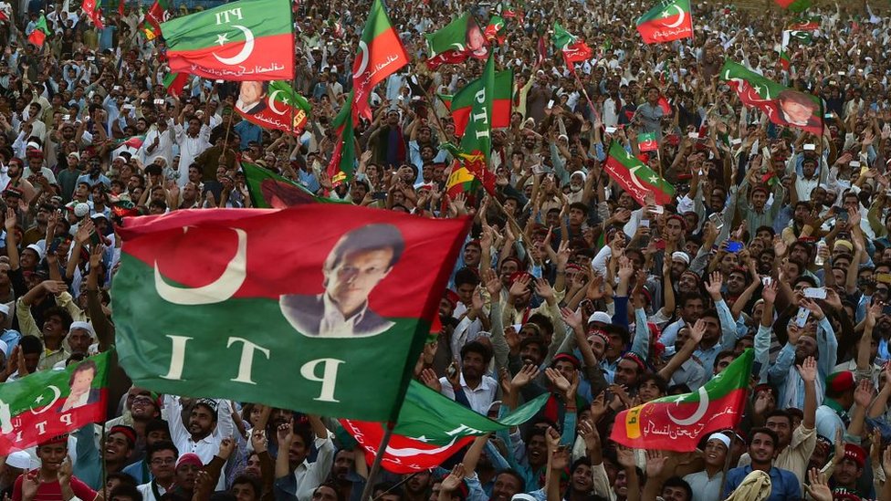 La popularidad del PTI comenzó a incrementarse a partir de 2013, cuando se convirtió en la segunda fuerza opositora más grande del país. Un mitin del PTI