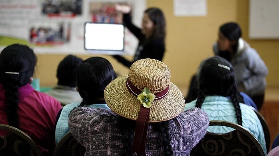Hablar sobre las esterilizaciones forzadas sigue siendo considerado tabú para muchos en Perú. Taller del poryecto Quipu